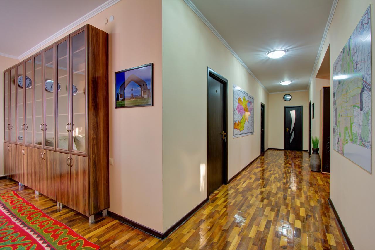 Centre Hostel Бішкек Екстер'єр фото