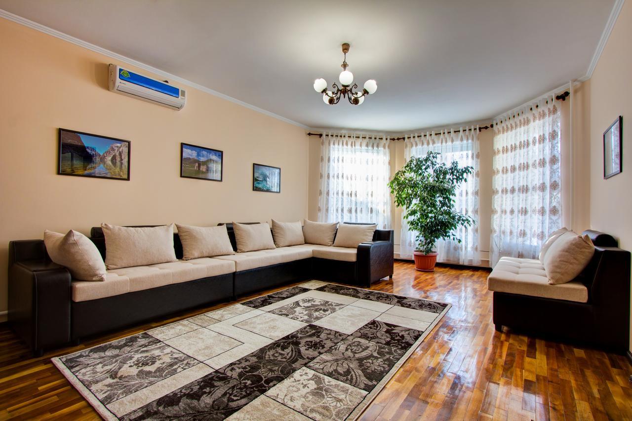 Centre Hostel Бішкек Екстер'єр фото