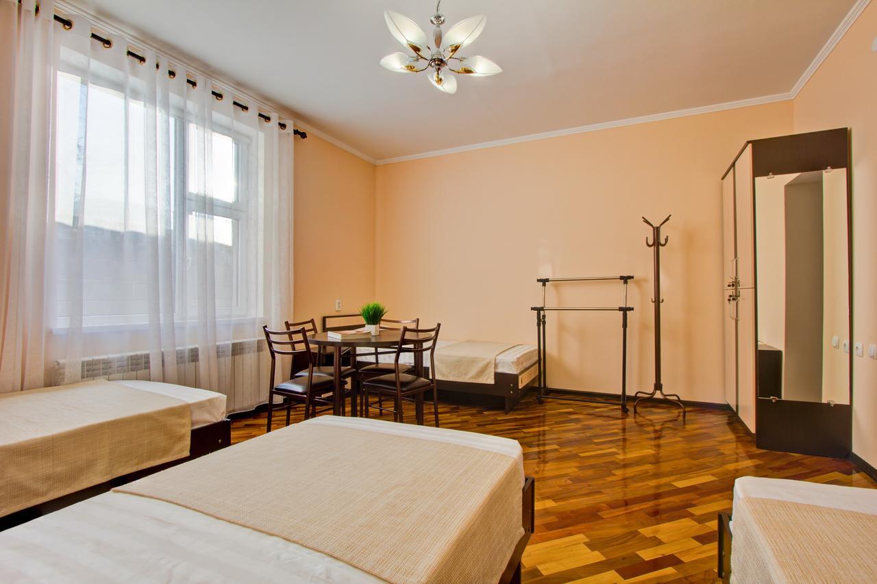 Centre Hostel Бішкек Екстер'єр фото