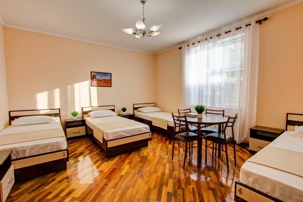 Centre Hostel Бішкек Екстер'єр фото